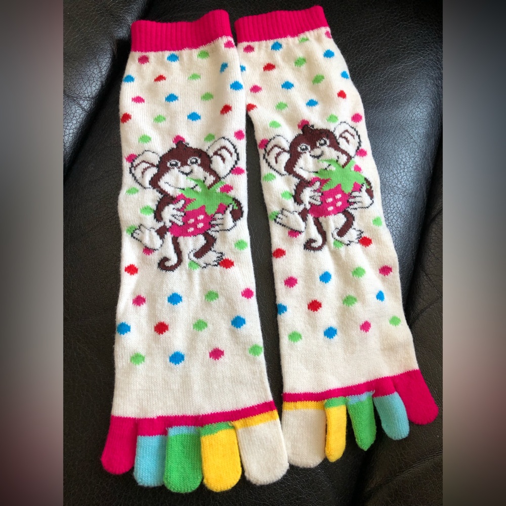 Girls colorful hot pink monkey toe socks NWOT! Polka dot dots strawberry